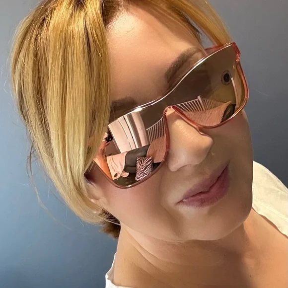 Rose Gold Polarized Sunglasses 🌸NIB🌸 - Picture 10 of 10